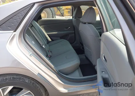 2024 Hyundai Elantra Sel z USA, uszkodzony, nr VIN KMHLS4DG3RU748068